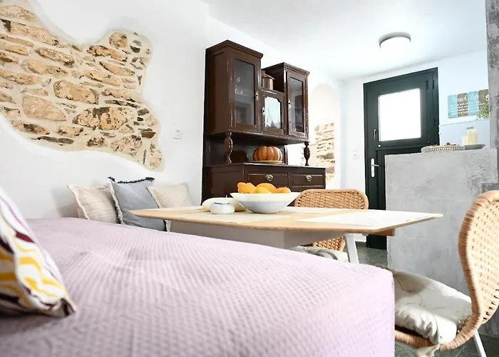 House On The Island * Kythnos